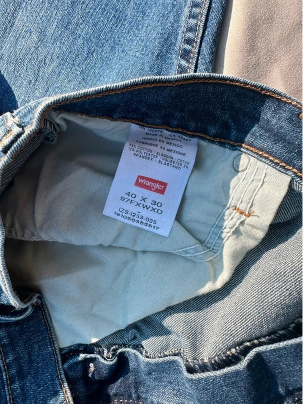 Wrangler Men’s Stretch Jeans (B21) - Picture 3 of 5